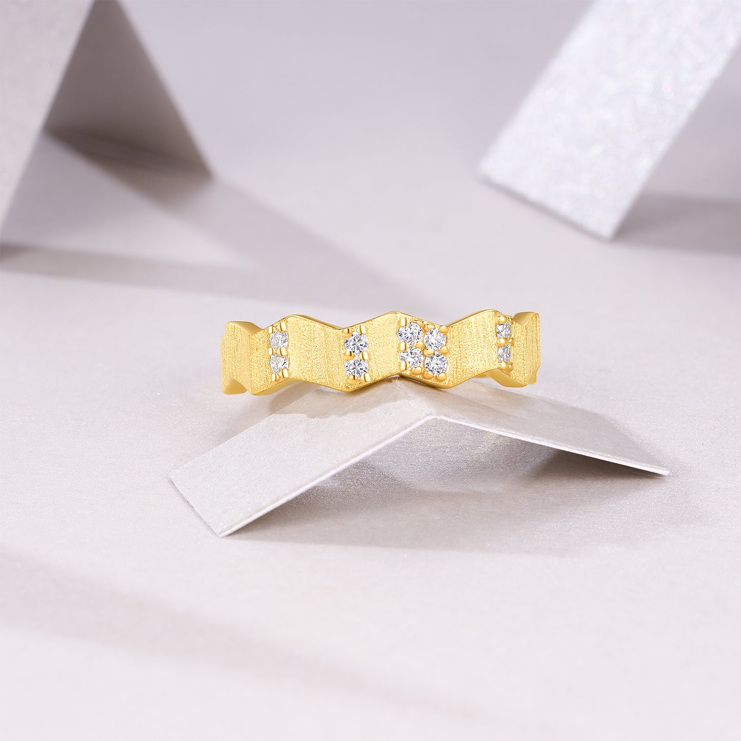 Mindjewel Onde Wave Geometric Moissanite Band Ring — 18K Gold Plated