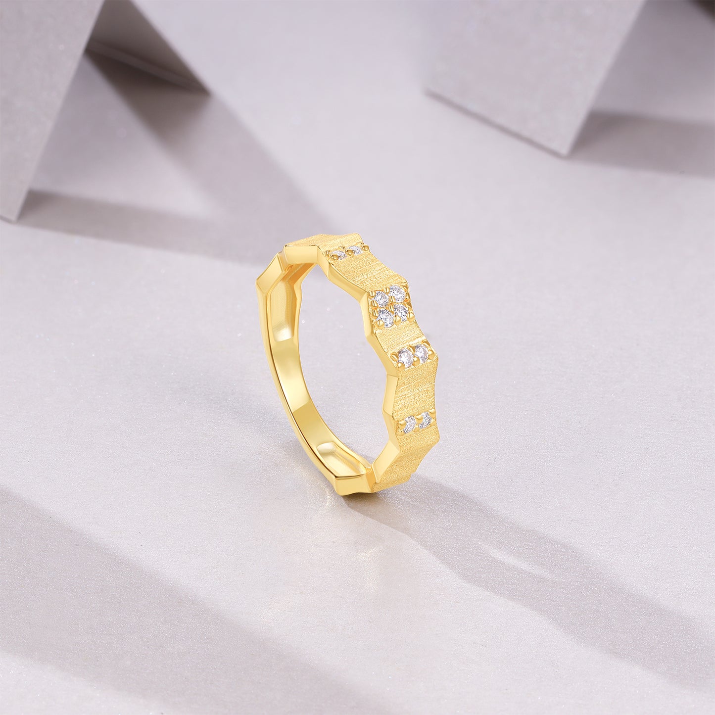 Mindjewel Onde Wave Geometric Moissanite Band Ring — 18K Gold Plated